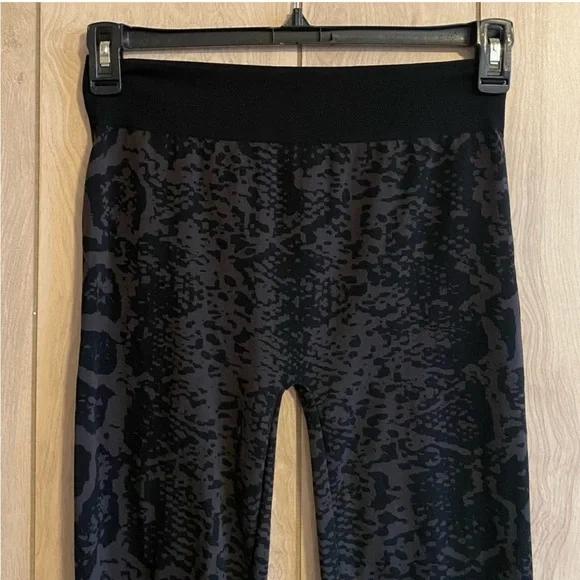 Wolford Eleonor Leggings in Black/Silver